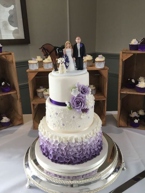 Wedding Cake Purple Ombre, Wedding Cake Purple Flowers, Wedding Cake Purple, Wedding Cakes Lilac, Lilac Wedding Themes, Lavender Wedding Cake, 3 Tier Wedding Cake, Cake Purple, 4 Tier Wedding Cake