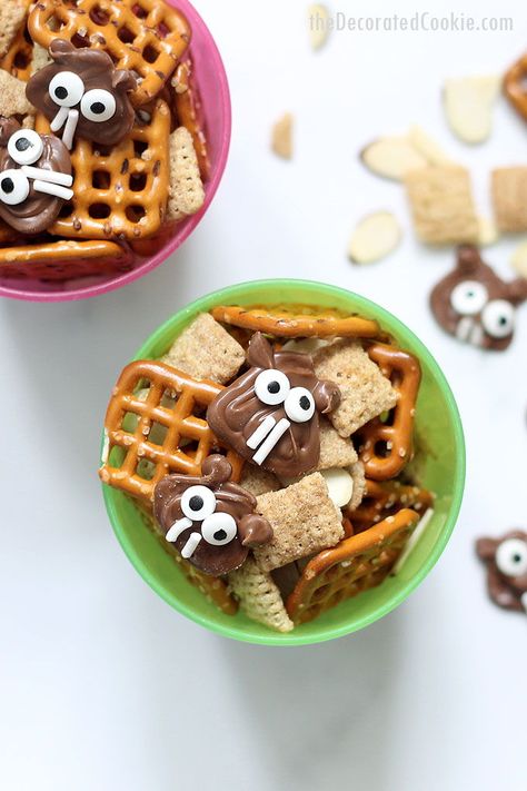 Groundhog day snack mix, a cute and fun treat to serve on Groundhog Day. Video how-tos included. Great classroom treat idea for this Winter holiday. Groundhog Day Treats, Groundhog Day Snacks, Ground Hogs, Ice Cream Sundae Bar, Ground Hog, Punxsutawney Phil, Sundae Bar, Classroom Treats, Healthy Cat Treats