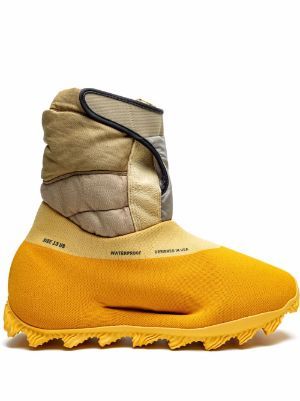 Yeezy Knit Runner, Knit Runner, Yeezy Fashion, Yeezy Boots, Futuristic Shoes, Yellow Boots, Light Sneakers, Hype Shoes, Yeezy Shoes