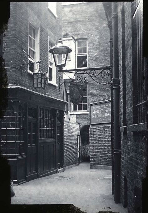 19th century photographs of London pubs: The Mitre Tavern of Hatton Garden. http://spitalfieldslife.com/ | #LondonPub #Pub #HattonGarden Pubs In London, Wal Art, Bg Design, Old Pub, Victorian London, London Pubs, London History, Magic Garden, Trainspotting