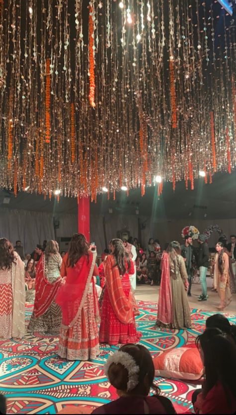 wedding aesthetic Pakistani Wedding Dance, Pakistan Culture, Pakistan Wedding, Simple Everyday Makeup, Mehndi Dresses, Snap Streak Ideas Easy, Wedding Backdrop Decorations, Big Fat Indian Wedding, Wedding Scene