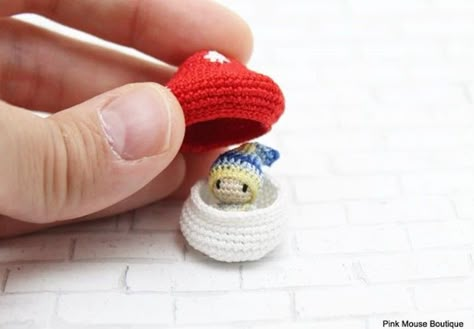 Miniature Decor, Crochet Mushroom, Cute Patterns, Bunny Crochet, Kawaii Crochet, Diy Crochet Projects, Crochet Patterns Amigurumi, Crochet Dolls, Crochet Animals