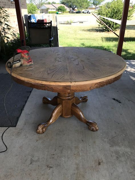 Round Oak Dining Table, Kitchen Table Oak, Dining Room Table Makeover, Painted Kitchen Tables, Dining Table Makeover, Kitchen Table Makeover, Farmhouse Fresh, Round Kitchen Table, Farmhouse Kitchen Tables