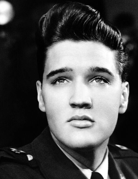 The most beautiful man that ever walked the earth. Elvis Presley. Elvis Hairstyle, King Elvis Presley, Young Elvis, Elvis Presley Pictures, Elvis And Priscilla, Ambrosia Salad, Joseph Jackson, King Of Pop, American Crew