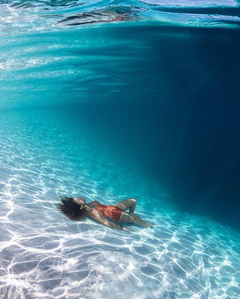 Breathtaking Underwater Photography By André Musgrove Underwater Photography Pool, Underwater Garden, Diver Art, Mermaid Girls, Ocean Underwater, Stay Salty, Breathtaking Photography, Underwater Camera, Artsy Photos