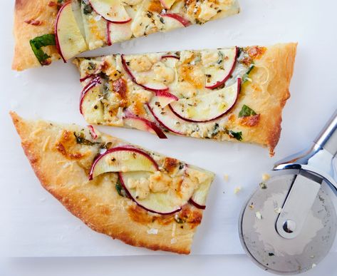 Bistro Apple Pizza - Gorgonzola Pizza, Apple Pizza, Pizza Crust Dough, Mozzarella Pizza, Healthy Pizza, Flatbread Pizza, Charcuterie And Cheese Board, Crisp Recipe, Charcuterie Recipes