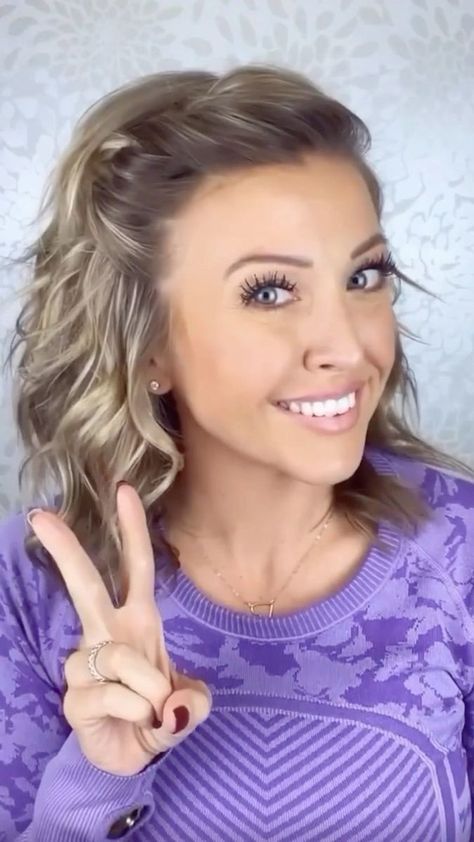 Short Hair Half Up Half Down Straight, Half Up Half Down Hair Work Simple, Quick Hairstyles For Work Short Hair, Easy Half Up Curly Hairstyles, Summer Updos For Short Hair, Updo Videos, Ashley Erickson, Messy Bun For Short Hair, Quick Hairstyle