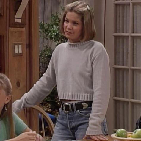 Full House Outfits 90s, Dj Tanner Outfit 90s Fashion, Preppy 80s Fashion, Dj Full House, Ab Photos, Twilight Fashion, Dj Tanner, 90’s Outfits, 90s Women