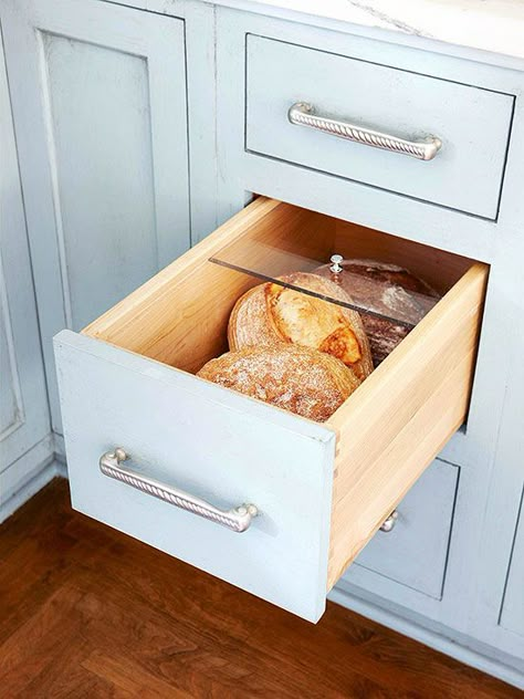 Get bread off the counter and within easy reach with a special drawer. The acrylic lid keeps bread fresh and easy to find! http://www.bhg.com/kitchen/storage/organization/storage-packed-cabinets-drawers/?socsrc=bhgpin010315breadloafdrawer&page=9 Bread Drawer, Remodel Farmhouse, Desain Pantry, Bread Storage, Diy Kitchen Storage, Storage Kitchen, Diy Dresser, Kitchen Drawers, Clever Storage