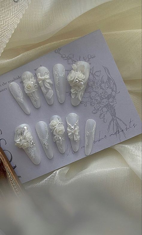 Press On Wedding Nails, White Lace Nails Wedding, Bridal Press On Nails, Mythical Nails, Opulent Nails, Pearl Nail Designs, White Wedding Nails, Lace Wedding Nails, White Lace Nails