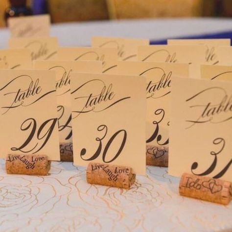 Wine Cork Wedding Decorations, Wine Cork Wedding Favors, Wedding Diy Ideas, Wine Cork Wedding, Wine Theme Wedding, Seating Chart Wedding Diy, Cork Wedding, Wedding Table Themes, Diy Wedding Table