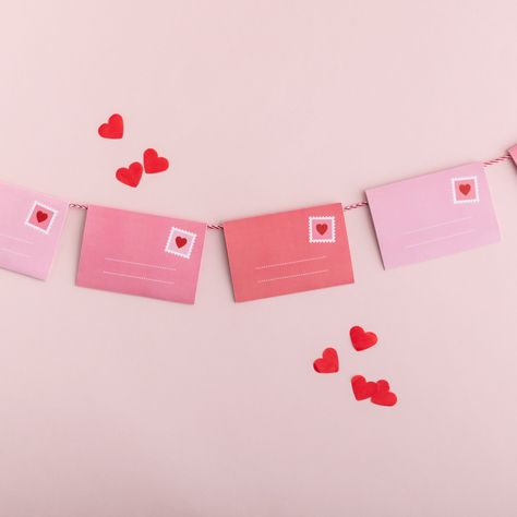 Diy Craft Valentines Day, Love Letter Garland, Valentine’s Day Envelope, Valentine’s Day Envelope Art, Galentines Letters, Love Letter Decoration Ideas, Valentine’s Day Letter, Love Letter Ideas Diy, Envelope Garland