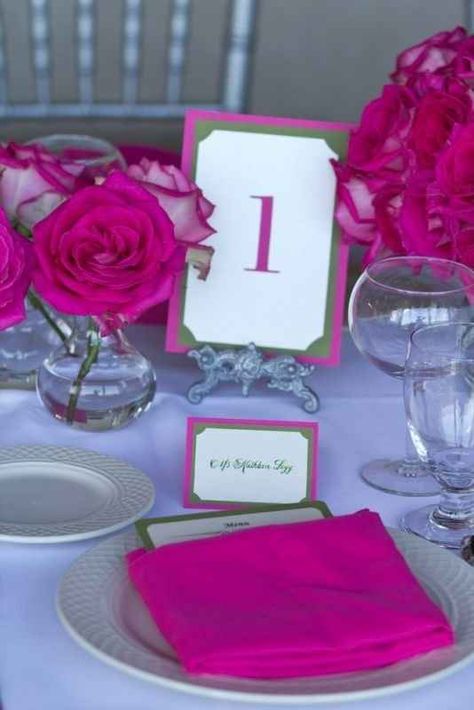 Inspiration mariage fushia - Organisation du mariage - Forum Mariages.net Fuscia Wedding, Fuschia Wedding, Brown Cake, Pink Green Wedding, Fuchsia Wedding, Green Invitations, Hot Pink Weddings, Candy Bar Wedding, Pink Napkins