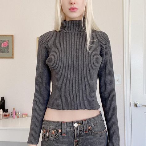 Tight Turtleneck Outfit, Fitted Crew Neck Sweater Y2k Style, 90s Turtleneck, Gray Knitted Turtleneck Top, Gray Oversized Turtleneck Top, Vintage Fitted Turtleneck Sweater, Gilmore Girls Fashion, Crop Top Jacket, Crop Top Shirts