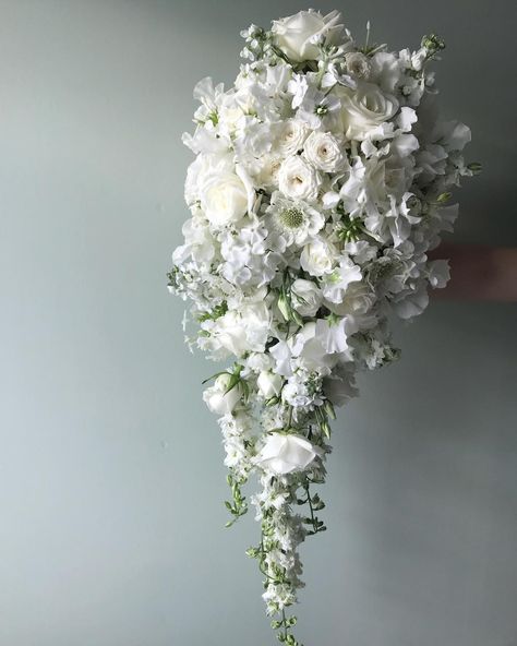 Elegant Flowers Bouquet, Big Bouquet Wedding, Tear Drop Wedding Bouquet, Off White Rose Bouquet, Large Cascading Wedding Bouquets, Extra Large Wedding Bouquet, Drop Bouquet Bridal, Beautiful Wedding Bouquet, Extravagant Wedding Bouquet