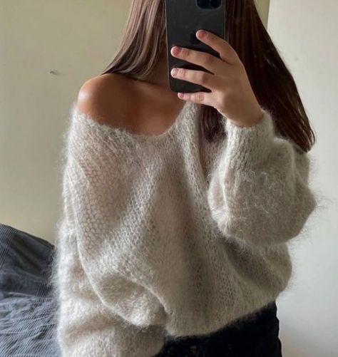 Fluffy Sweater Outfit, Knitted Jumper Outfit, Jumper Outfits, Short Leather Jacket, Jumper Outfit, Long Leather Coat, Mohair Knit, Fluffy Sweater, Fuzzy Sweater