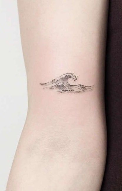 Small Ocean Tattoo Ideas Sea, Crashing Wave Tattoo, Detailed Wave Tattoo, Wave Tattoo Women, Saranghae Tattoo, Waves Tattoo Meaning, Small Water Tattoo Ideas, Tattoo Ideas Female Ocean, Tattoo Ideas Wave