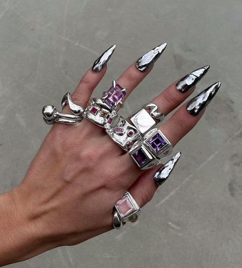 Goth Jewelry, Jewelry Accessories Ideas, Dope Jewelry, Jewelry Fashion Trends, Funky Jewelry, Jewelry Lookbook, Stacked Jewelry, Dream Jewelry, Jewelry Inspo