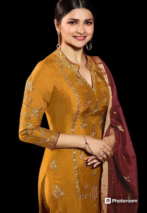 Suit Neck Designs, Salwar Neck Designs, Indian Designer Suits, Simple Kurta Designs, Simple Kurti Designs, Neck Designs For Suits, Long Kurti Designs, Kurta Neck Design, Salwar Kamiz