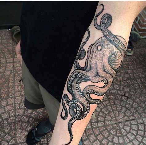 Octopus Octopus Tattoo Sleeve, Kraken Tattoo, Squid Tattoo, Octopus Tattoo Design, Petit Tattoo, Octopus Tattoos, Tattoos Geometric, Octopus Tattoo, B Tattoo