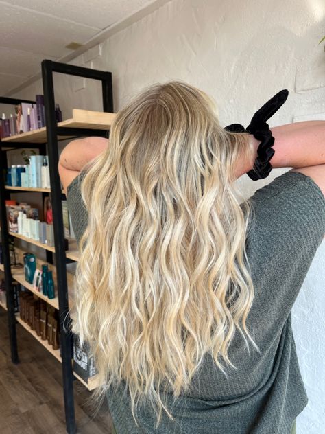 All Around Blonde Highlights, Blonde Hair Inspo With Money Piece, Platinum Blonde Hair With Blonde Roots, Blonde Hilites, Color Blonde Hair Ideas, Full Bayalage Blonde Highlights, Full Set Of Highlights, Blonde Highlights On Natural Blonde, Whole Head Of Highlights