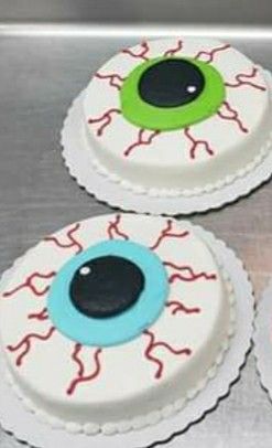 Easy Cake Decorating Halloween, Halloween Cake Diy Easy, Single Layer Halloween Cakes, Halloween Cakes Decorating, 8 Inch Round Halloween Cakes, Fun Halloween Cakes, Halloween Themed Cakes Easy, Simple Halloween Cake Designs, Halloween Cake Decorations Ideas