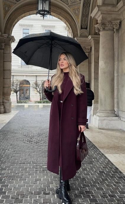 Maroon Coat Outfit Winter, Burgundy Long Coat Outfit, Maroon Coat Outfit, Maroon Sweater Outfit, Burgundy Coat Outfit, Petite Winter Fashion, Overcoat Woman, Trench Coat Outfit Winter, London Fits