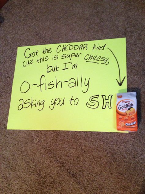 Sadie hawkins proposal Goldfish Homecoming Proposal, Goldfish Hoco Proposal, Goldfish Promposal, Cheesy Homecoming Proposals, Cheesy Hoco Proposals, Sadie Hawkins Posters, Cheesy Promposal, Sadie Hawkins Ideas, Sadies Asking Ideas