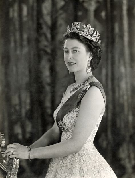 Queen Elizabeth Tiaras, Diamond Diadem, Princesa Elizabeth, Rainha Elizabeth Ii, Queen Alexandra, Diamond Bangles, Reine Elizabeth, Elisabeth Ii, Princess Elizabeth