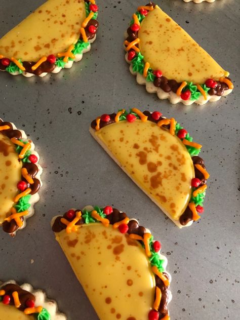 Taco Tuesday Cookies, Taco Shaped Cookies, Taco Cookies Royal Icing, Taco Decorated Cookies, Mexican Sugar Cookies Decorated, Taco Sugar Cookies, Taco Cookies Decorated, Taco Cake Ideas, Taco Cakes