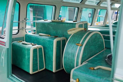 I love this luggage - so much that I found my own set to love and cherish. I hope goes around the world with me! Samsonite Luggage, Vintage Suitcases, Vintage Luggage, Shades Of Turquoise, Aqua Turquoise, Boho Home, Tiffany Blue, Vintage Love, Suitcases