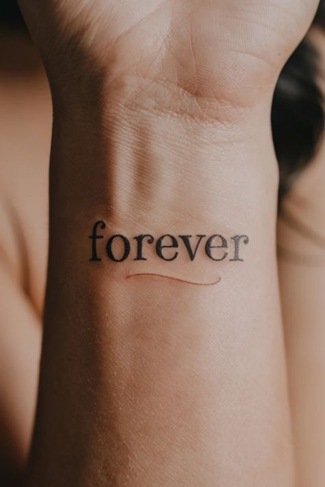 Tattoo of the word "forever" on a person's inner wrist. Wrist Tattoos For Women Meaningful, Wrist Tattoo Designs For Women, Small Wrist Tattoos For Women, Women Tattoo Inspiration, Writing Designs, Small Wrist Tattoo, Tattoos For Women Meaningful, Tattoo Ideas For Females, Wrist Tattoo Designs