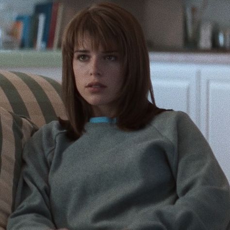 Sidney Scream, Sidney Prescott, Normcore Fashion, Scream Cast, Scream 1, Scream 3, Scream Franchise, Neve Campbell, Portia De Rossi