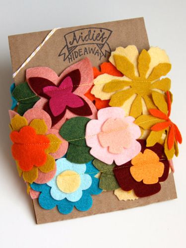 Felt Flower Garland, Felt Bunting, Felt Garland, Flower Garland, Crafty Kids, Simply Lovely, Flower Garlands, Felt Hearts, Wild Flower