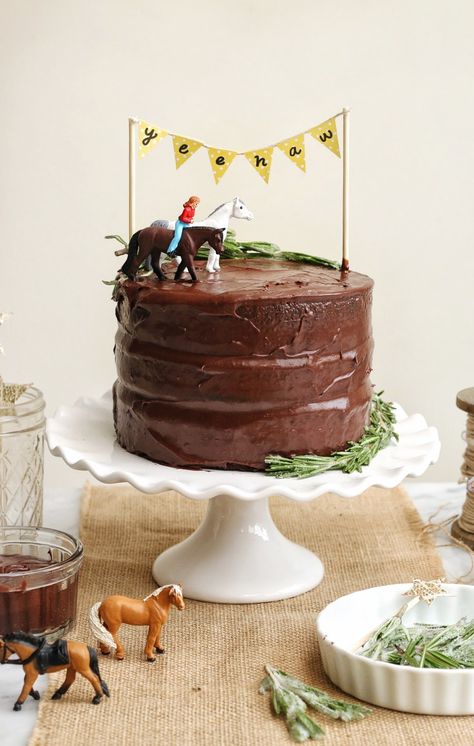 Constellation Inspiration: Devil's Food Cake with Espresso Fudge Frosting (x Food Network Canada) Cowboy Theme Smash Cake, Wild West Smash Cake, Wild West Cake Ideas, Cowboy Birthday Cake, Cowboy Smash Cake, Diy Western Cake, Rodeo Birthday Cake, Rodeo Cake, Cowboy Cake