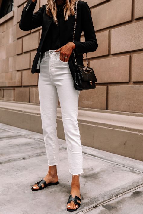 Business Casual Outfits Cropped Blazer, Hermes Black Sandals Outfit, Hermes Sandals Black Outfit, White Blazer Outfit Casual Summer, Blazer And Sandals Outfit, White Jeans Outfit Summer 2023, White Jeans Outfit Summer Work, White Jeans Work Outfit, Black Hermes Sandals