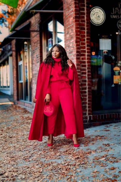 Fall monochromatic looks Monochromatic Winter Outfits, Red Black And White Outfit Ideas, Monochromatic Outfit Red, Monochromatic Outfit Winter, Red Coat Outfit Winter, Monochromatic Outfit Black, Turtleneck Outfit Winter, Red Coat Outfit, Winter Glamour