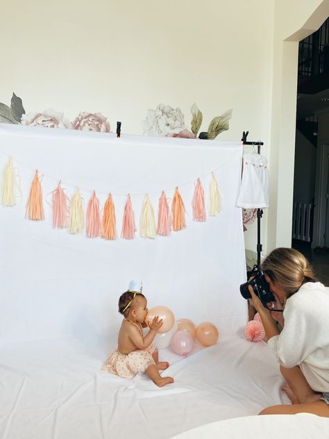 How To Take Your Own Cake Smash Photos, Diy First Birthday Cake Smash Photo Shoot, Easy Diy First Birthday Photoshoot, Diy First Bday Photoshoot, 1 Year Diy Photo Shoot, Diy Studio Photoshoot, 1st Birthday Diy Photoshoot, Smash Cake Photoshoot At Home, Smash Cake Diy Photo Shoot