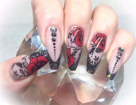 Red Black Flower, Rose Nail Design, Nail Red, Black Day, Black Nail Art, Flower Nail Designs, Coffin Shape, Rose Nails, Flower Nail