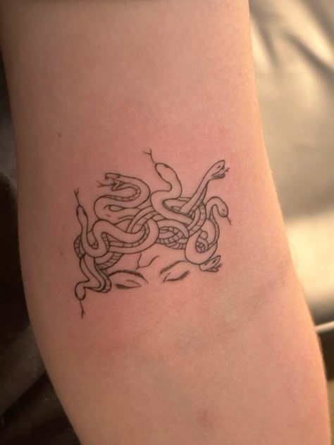 Medusa Related Tattoos, Scale With Heart And Brain Tattoo, Medusa Red Tattoo, Minimalist Tattoos For Women Wrist, Lower Back Medusa Tattoo, Medusa Knee Tattoo, Skeleton Medusa Tattoo, Small Medusa Tattoo Stencil, Small Medusa Tattoo Design