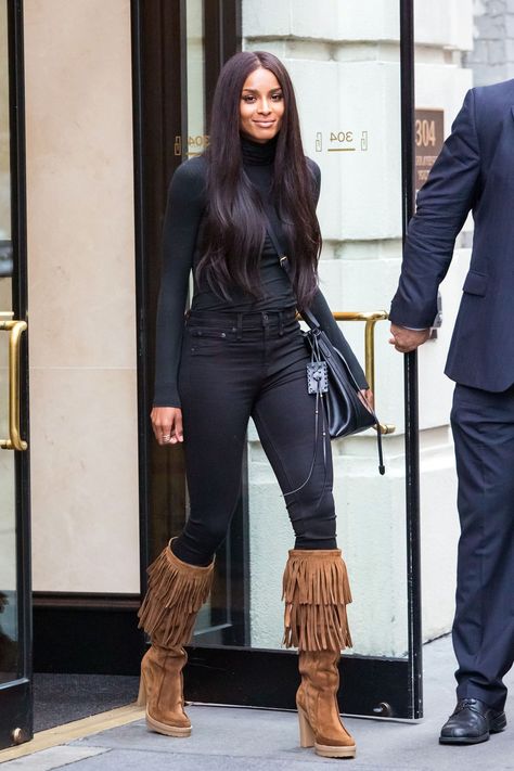 50 Ways To Style A Turtleneck- HarpersBAZAAR.com Fringe Boots Outfit, Style A Turtleneck, Turtleneck Outfits, Womens Fashion Casual Jeans, Celebrity Boots, Outfit Elegant, Turtleneck Outfit, Fringe Boots, Famous Fashion