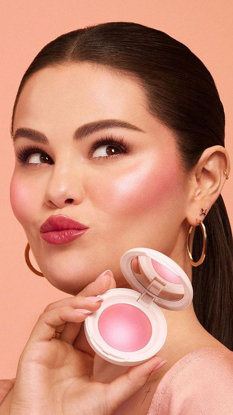 Selena Gomez's "Fairy Wings" Manicure Is Spring Perfection Selena Selena, Selena Gomez Makeup, Rare Beauty By Selena Gomez, Selena Gomez Album, Pink Manicure, Beauty Marketing, Marie Gomez, Rare Beauty, Powder Blush