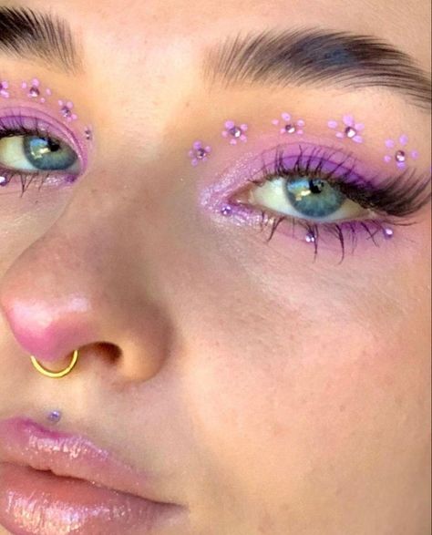 Artsy Eye Makeup, Concert Makeup, Drag Make-up, Rhinestone Makeup, Rave Makeup, Purple Makeup, Smink Inspiration, Eye Makeup Designs, Makijaż Smokey Eye