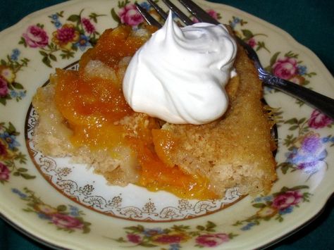 This was given to me by my mom - shes made this for years, and its really easy and really good! The name comes from the fact that the batter starts out underneath the fruit, and creeps up to surround the fruit as its cooking! Great served with ice cream or whipped cream. Creeping Crust Peach Cobbler, Creeping Crust Cobbler, Peach Buckle Recipe, Quick Peach Cobbler, Peach Buckle, Buckle Recipe, Recipe For Summer, Yummy Fall Recipes, Cobbler Recipe