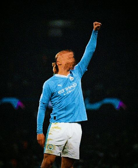 #haaland #city #pfp Man City Pfp, Haaland Pfp, Cool Pfps For Boys, Football Pics, Legend Wallpaper, Mobile Legend, Football Pictures, Man City, Mobile Legends