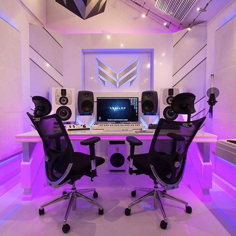 Great style and vibes in this music studio.  By @wandwmusic  #musicstudio #musicproducer Studio Vibes Aesthetic, Home Studio Music Ideas, Studio Room Design, Home Studio Design, Music Studio Decor, Home Recording Studio Setup, Studio Vibes, Recording Studio Setup