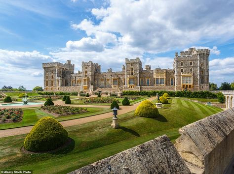 The Duchess Of Devonshire, Uk Houses, English Houses, Chatsworth House, Castle Aesthetic, Dream Mansion, Travel Oklahoma, Scotland Castles, Architect Design House