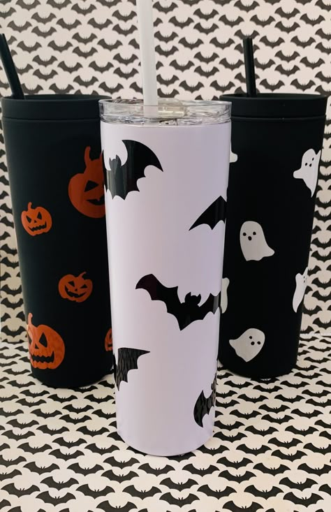 Ghost, Bat or Pumpkin Skinny Tumblers 🎃👻Pumpkin and Ghost Skinny Matte Black 18oz Tumbler 🦇Bat Skinny White 20oz Tumbler Each cup comes with a straw! Halloween Tumblers Vinyl, Tumbler Cups Halloween, Cute Tumbler Ideas, Halloween Cups Vinyl, Halloween Tumbler Cups, Halloween Tumbler Ideas, Black Halloween Tumbler Ideas, Halloween Starbucks Cup, Halloween Tumblr Cups