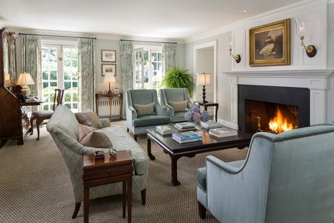 Dering Hall Center Hall Colonial Living Room, American Colonial Living Room, Colonial Living Room Furniture, Colonial Living Room Ideas, American Living Room Design, Rustic Traditional Living Room, Colonial Living Rooms, Colonial Living Room, Traditional Design Living Room