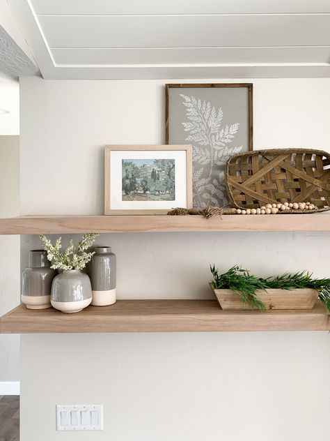 Budget Friendly Faux White Oak Floating Shelves | Honey Built Home White Oak Shelf, Diy Oak Shelves, Oak Floating Shelves Living Room, Faux White Oak Finish, Oak Shelves Living Room, White Oak Floating Shelves, Diy Floating Shelf, Oak Shelving, Diy Floating Shelves